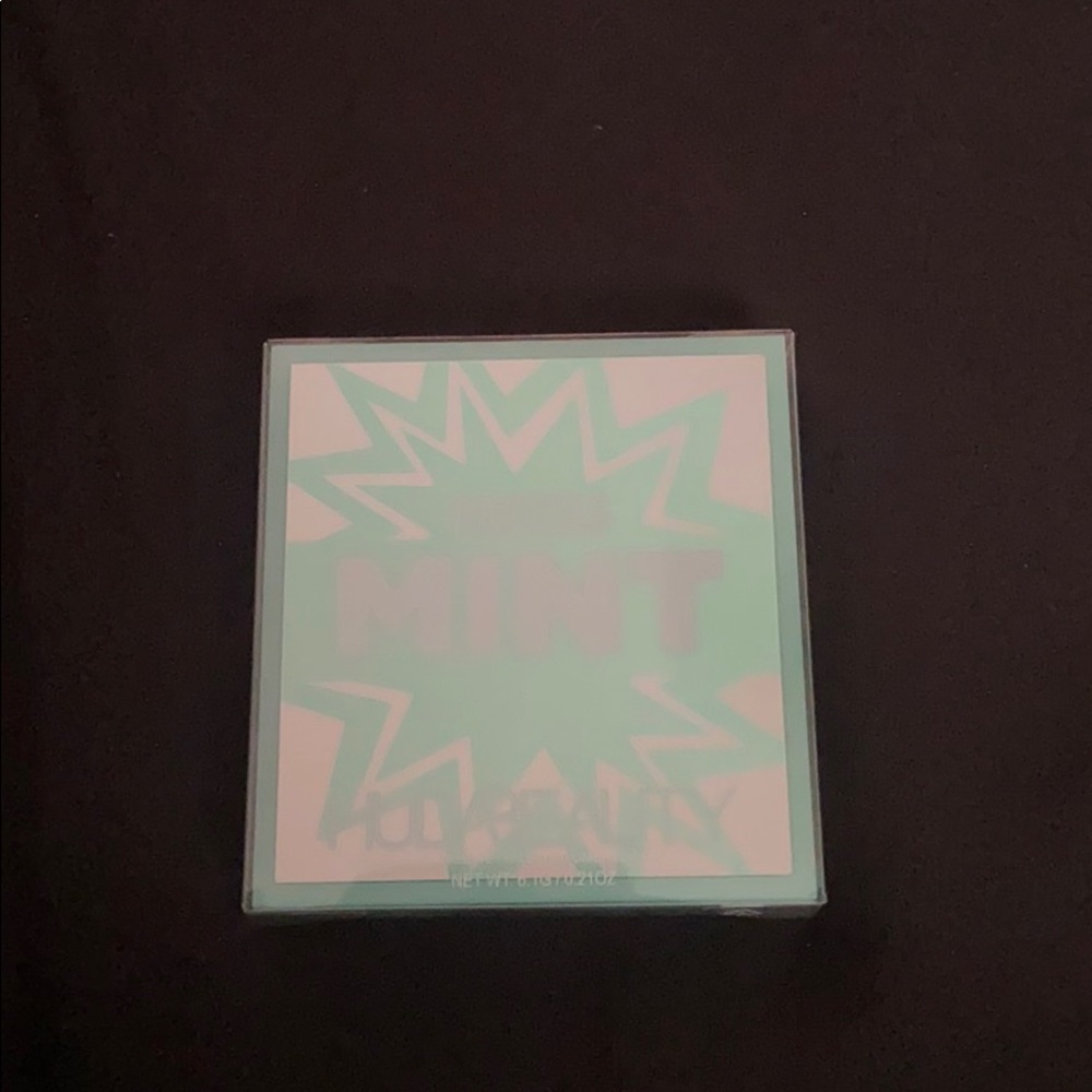 Huda Beauty Pastel Obsessions Eyeshadow Palette